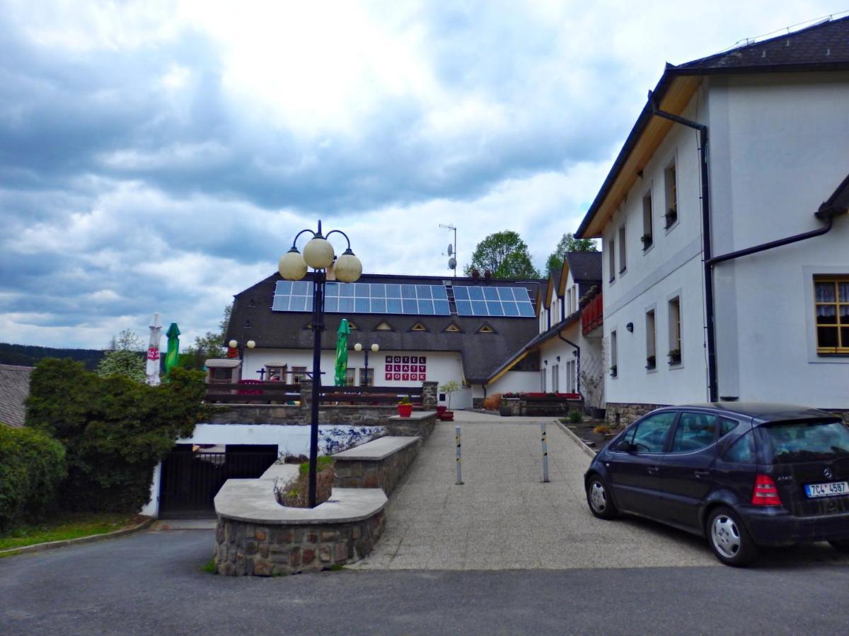 Hotel Zlaty Potok Nicov  Exterior photo